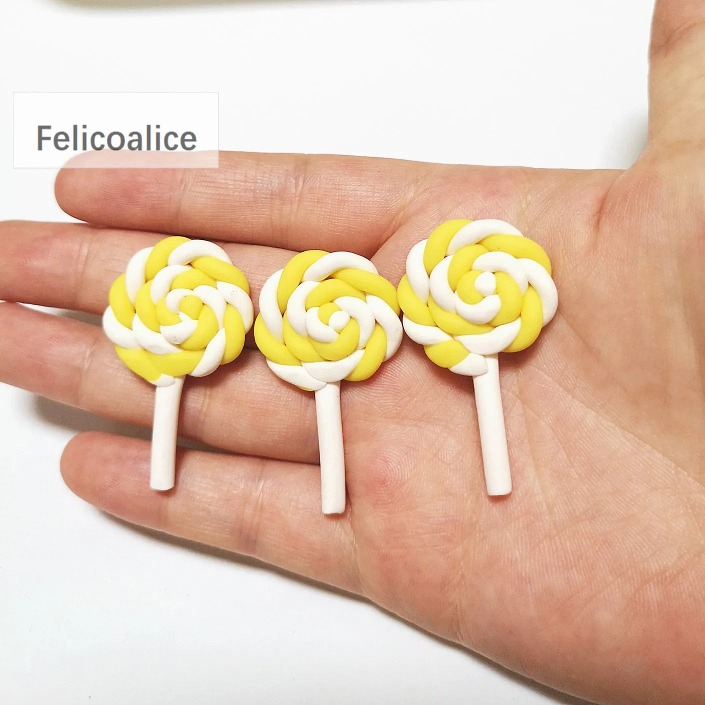 1/2PCS Big Simulate Clay Lolipop Cute Plasticine Candy Flat Back for Kids DIY Phone De close-up view